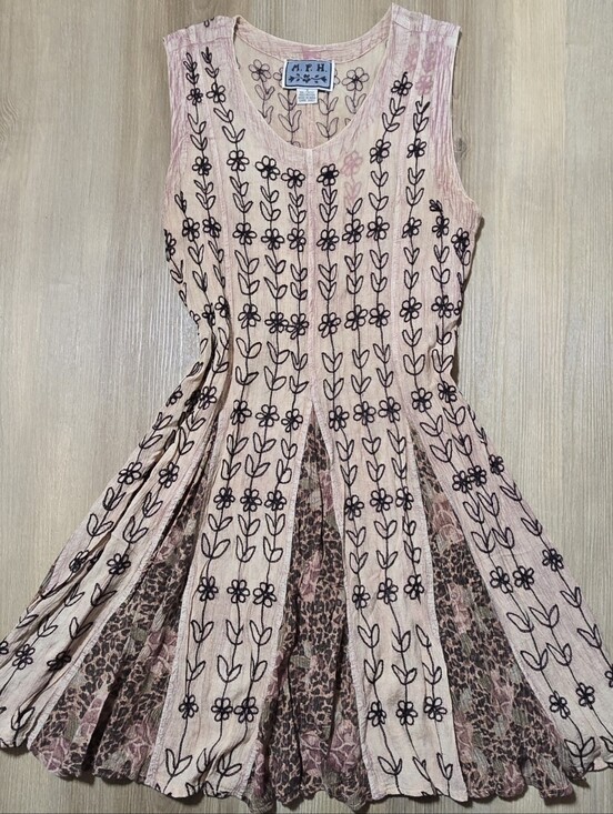 Vintage Dresses & Skirts - Vintage Pink Floral & Black Embroidered Midi Dress